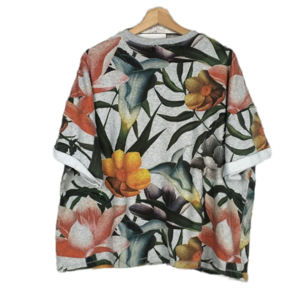 Forever 21+ Floral Graphic Print Crew Neck Shirt Size 2X - Picture 3 of 6